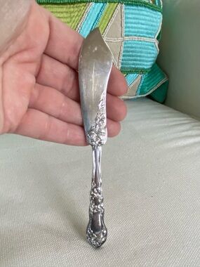 VTG Wm. Rogers & Son AA Silverplate Master Butter Knife - Lily Pattern 1908